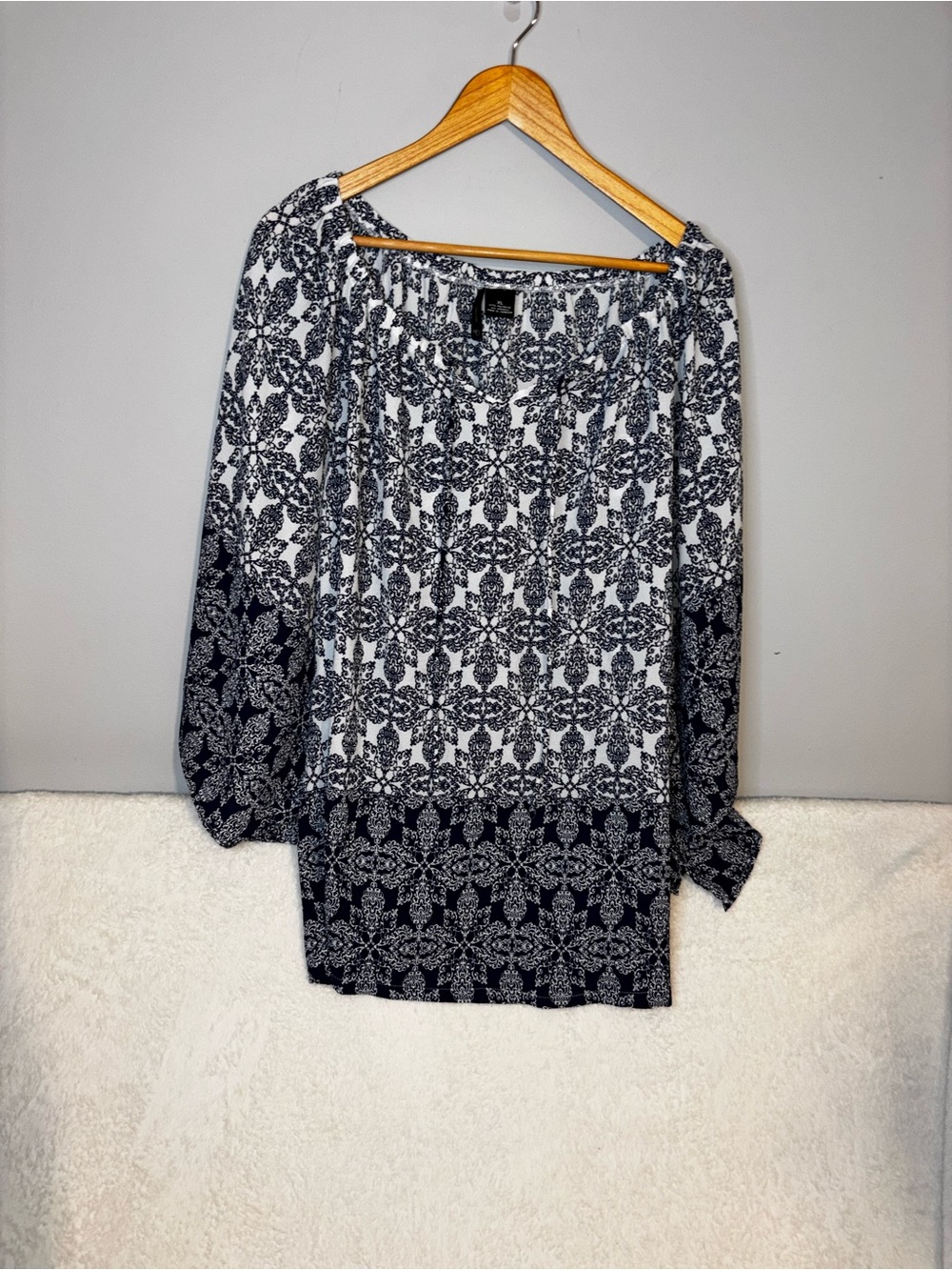 EUC Blue & White Printed Women's Peasant Blouse batwing sleeves Size XL